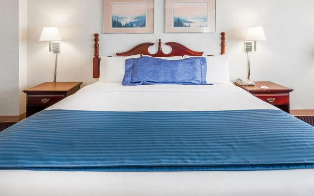 Ramada By Wyndham Milwaukee Downtown