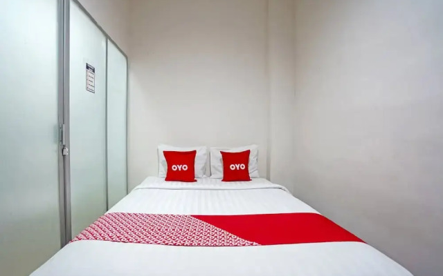 OYO Flagship 90890 Bratang Gede Residence