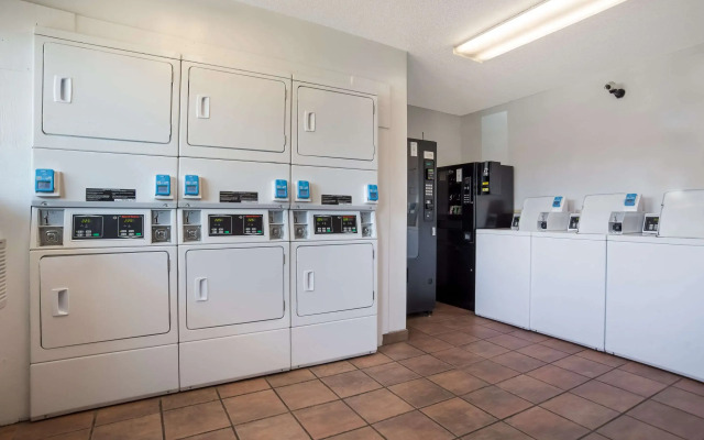 Suburban Studios Biloxi North Area