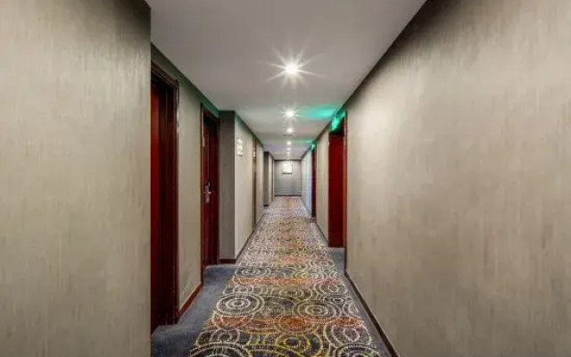 New Land Hotel