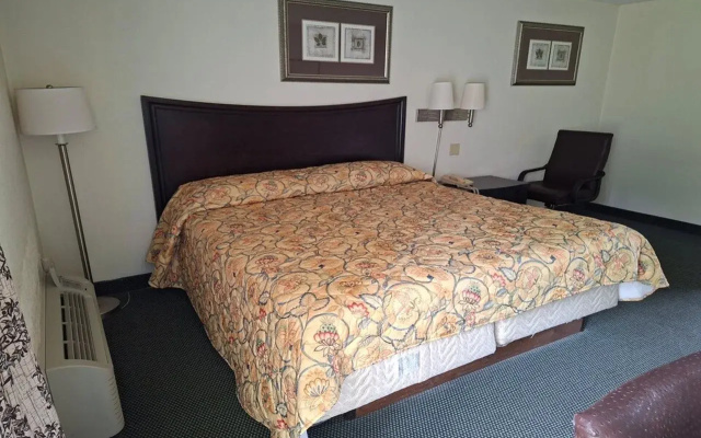 Hometown  Inn