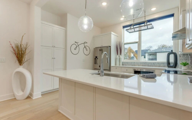 Near Downtown: Luxury Townhome in Bentonville!