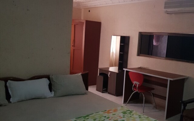 D'lor Suites Hotel