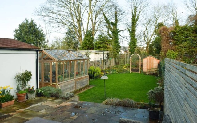 Stunning and Spacious 3 Bedroom House With Garden