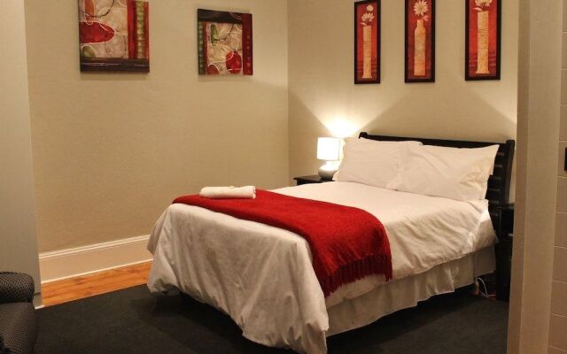 Tranquil House B&B @ 10 Berry St