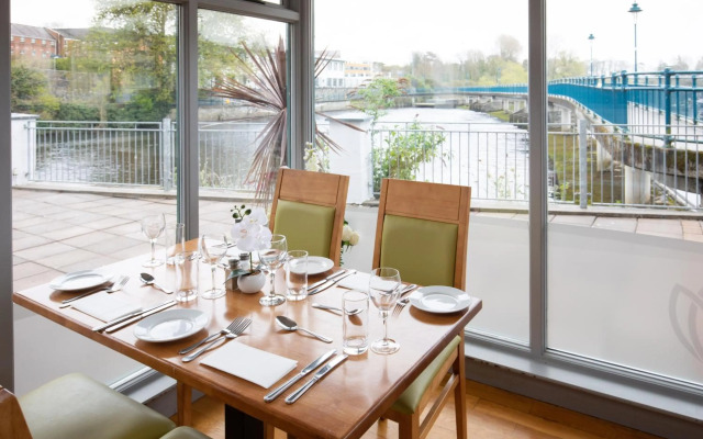 Riverside Hotel