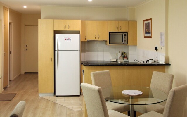 Adelaide Cbd Apartment - 3Br, 2Bath & Carpark