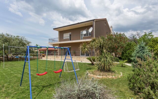 Beautiful Holiday Home in Kaštel Novi With Private Pool