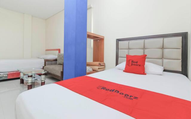 RedDoorz Plus @ Jalan Pemuda Jakarta