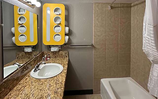 OYO Hotel Deming DMN Airport