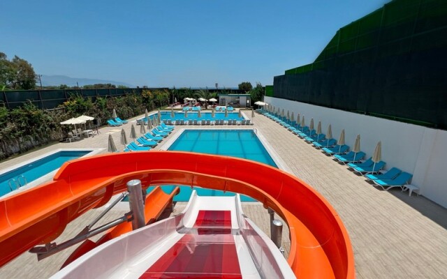 Rizom Beach Hotel