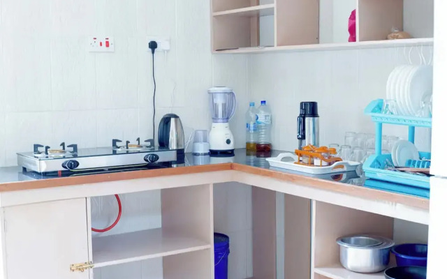 L &j modern backpackers BnB