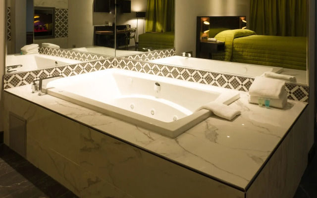 Le Chabrol Hotel & Suites
