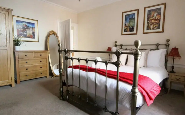 JOIVY Perfect Location - Stylish 2bd Rose St Apartment