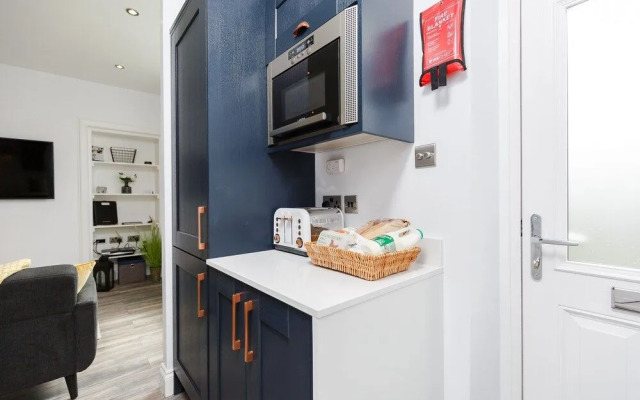 Dollar Apartments at 39