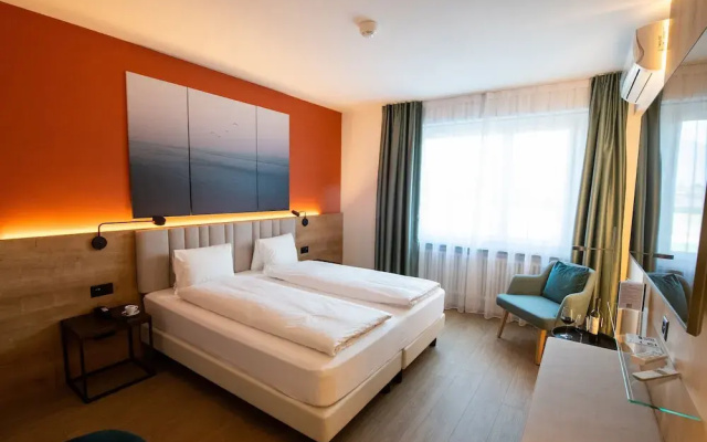 Ascona Lodge, Pool & Garden Retreat