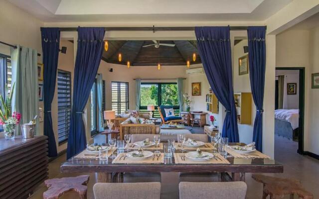 Luxury Villa sleeps 6, Beach Access, Montego Bay