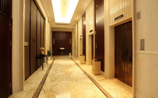 Noble Crown Hotel