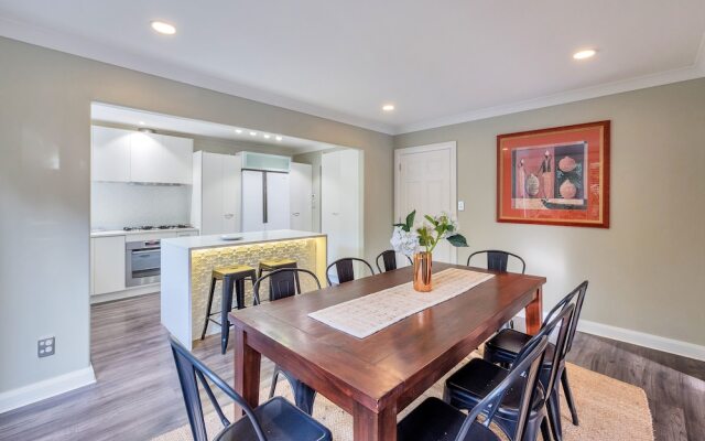 Castor Bay Home near Albany Sleeps 9