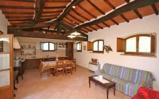 Spacious Farmhouse in Pienza with Swimming Pool