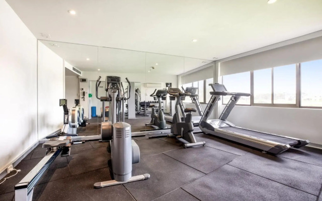 Holiday Inn Melbourne Airport by IHG