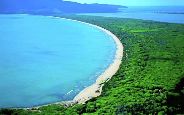 Lovely Holiday Home in Giannella nera Sea