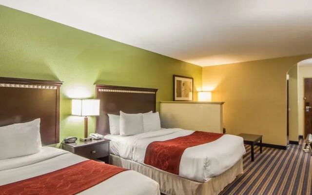 Comfort Suites East / I-44