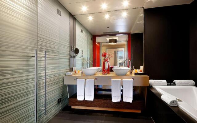 Olivia Plaza Hotel