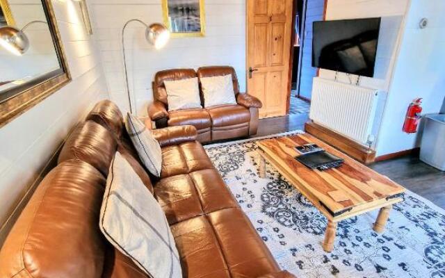 Magpie 5 Hot Tub HuntersMoon-Warminster-Bath-Wiltshire