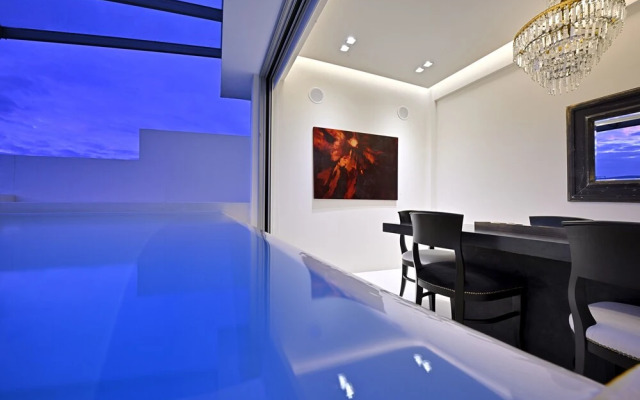 Alto Psyrri Penthouse by K&K