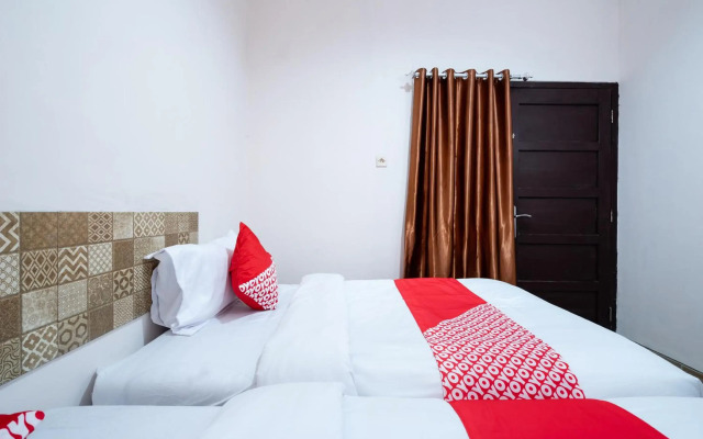 Super OYO 2285 Art Guest House Syariah