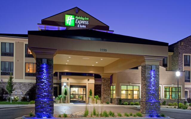 Holiday Inn Express & Suites Logan