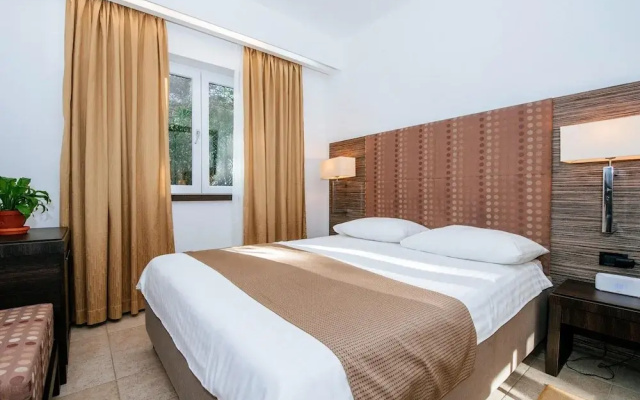 Zaton Apartment Near Sea Beach