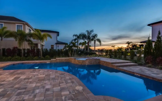 7 Bdrmstheatergamermpoolmansion