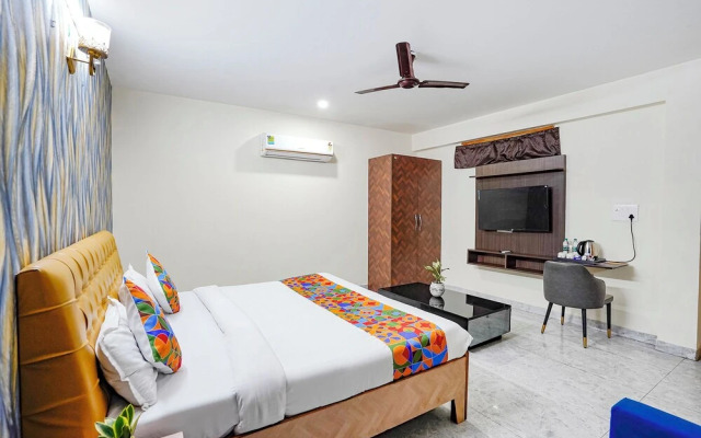 Fabhotel Divine & Banquet