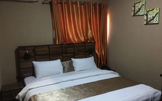 Momak 6 Hotel & Suites