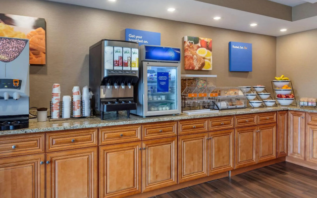 Comfort Inn & Suites Rochelle - DeKalb