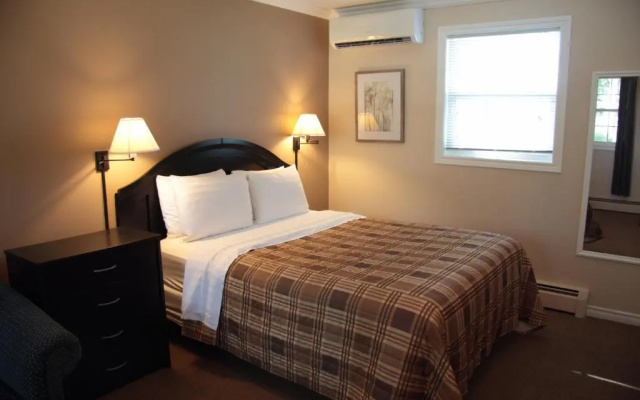 Carleton Inn and Cottages
