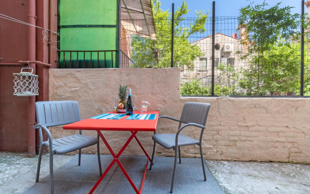 Snug Apartment With Private Courtyard M0270422677
