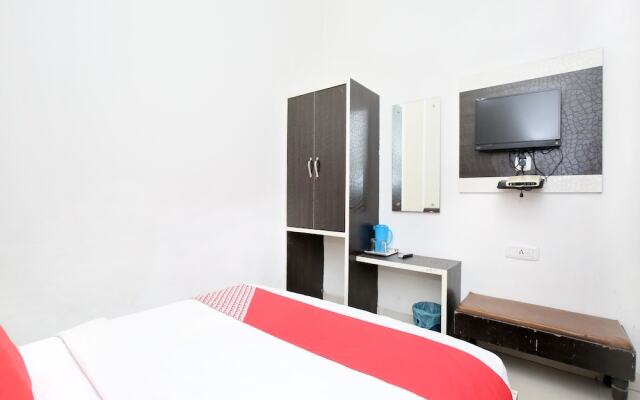 OYO 14494 Hotel Ramneek