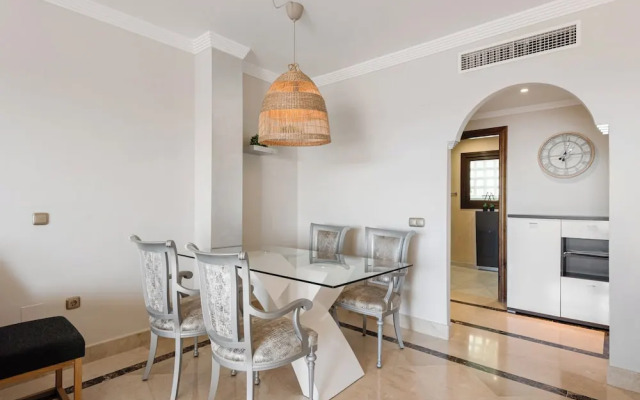 Incredible Apartment With sea Views and Balcony