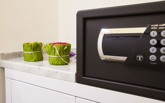 The Golden House Florence Suite