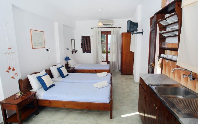 Fivos Studios and Apartments
