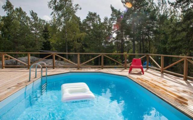 Archipelago-house with pool, boat and bikes