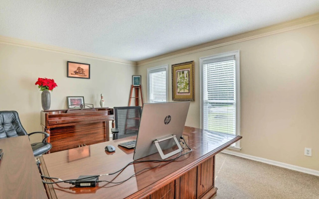 Pet-friendly House w/ Deck in Lawrenceville