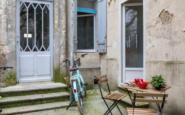 Homely Apartment Near Place de la Victoire
