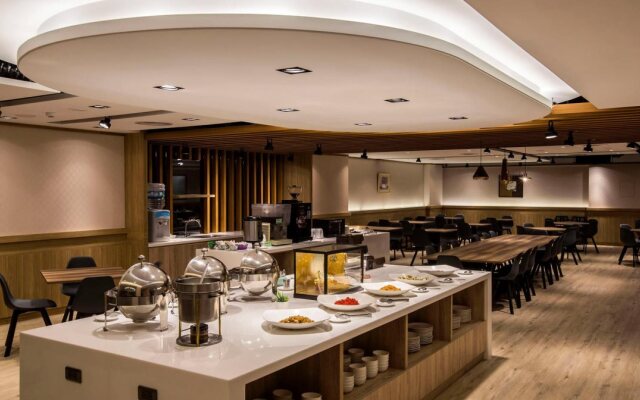 Golden Garden Hotel