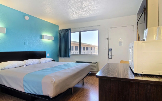 Motel 6 Carlsbad, NM