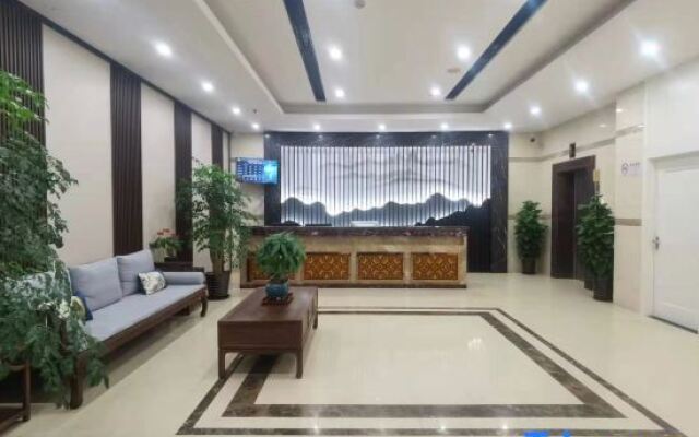 Yunbai Yun Hotel (Shanghai Lushan Happy Valley Branch)
