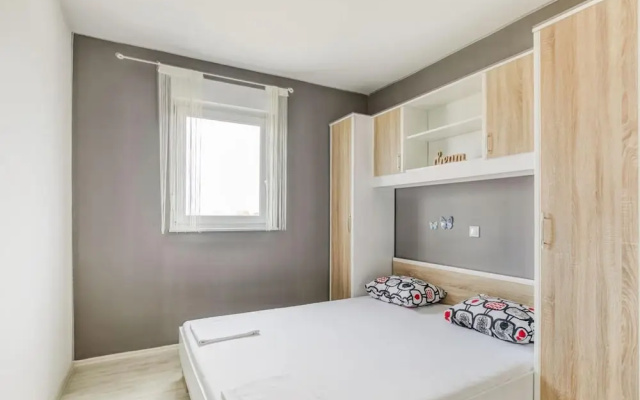 Comfortable Apartment in Novalja near Zrče Beach